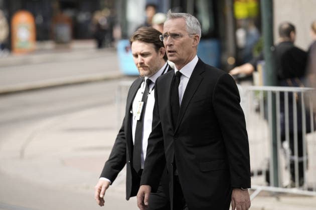 Stein Erik Hagen bisettes fra Oslo domkirke Oslo 20260521. Finansminister Jens Stoltenberg (Ap) ankommer Stein Erik Hagens bisettelse i Oslo domkirke torsdag. Foto: Stian Lysberg Solum NTB Oslo Norge iBimBHNXXBk EDITORIAL USE ONLY Ref:_POLiBimBHNXXBk.jpg *** Stein Erik Hagens funeral from Oslo Cathedral Oslo 20260521 Finance Minister Jens Stoltenberg Ap arrives at Stein Erik Hagens funeral in Oslo Cathedral on Thursday Photo Stian Lysberg Solum NTB Oslo Norway iBimBHNXXBk EDITORIAL USE ONLY Ref POLiBimBHNXXBk jpg  Copyright: xStianxLysbergxSolumx xNTBx