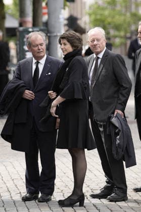 Stein Erik bisettes fra Oslo domkirke Oslo 20260521. Stein Erik Hagen bisettes fra Oslo domkirke torsdag. Foto: Stian Lysberg Solum NTB Oslo Norge dNaYjpjk0js EDITORIAL USE ONLY Ref:_POLdNaYjpjk0js.jpg *** Stein Eriks funeral from Oslo Cathedral Oslo 20260521 Stein Erik Hagens funeral from Oslo Cathedral on Thursday Photo Stian Lysberg Solum NTB Oslo Norway dNaYjpjk0js EDITORIAL USE ONLY Ref POLdNaYjpjk0js jpg  Copyright: xStianxLysbergxSolumx xNTBx