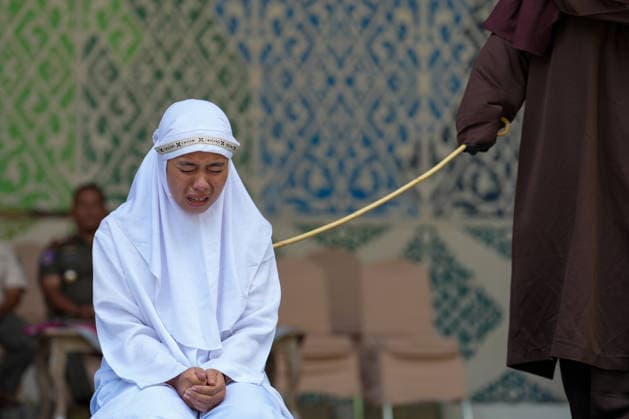 May 21, 2026, Banda Aceh, Aceh, Indonesia: A woman convicted of adultery and adultery was sentenced to 100 lashes in Banda Aceh, Aceh Province, Indonesia, on Thursday. The caning was imposed after she was found guilty of violating Aceh s Sharia law. The public caning served as a lesson and transparency in the implementation of punishment, guaranteed by the Aceh Qanun (Aceh Law), which was passed in 2014. Banda Aceh Indonesia - ZUMAi115 20260521_zip_i115_028 Copyright: xMuhammadxIqbalx