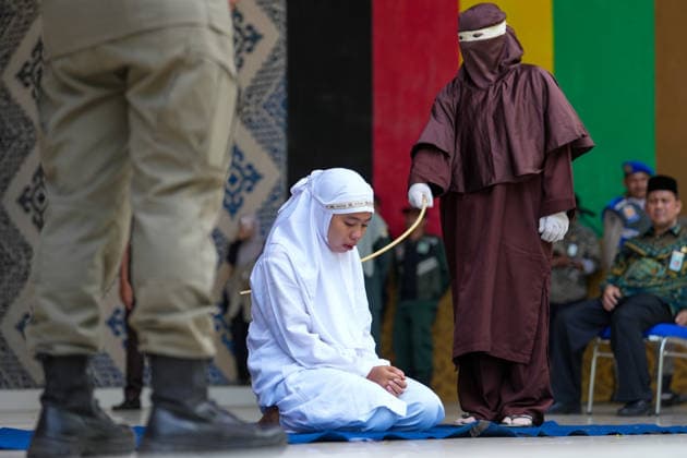 May 21, 2026, Banda Aceh, Aceh, Indonesia: A woman convicted of adultery and adultery was sentenced to 100 lashes in Banda Aceh, Aceh Province, Indonesia, on Thursday. The caning was imposed after she was found guilty of violating Aceh s Sharia law. The public caning served as a lesson and transparency in the implementation of punishment, guaranteed by the Aceh Qanun (Aceh Law), which was passed in 2014. Banda Aceh Indonesia - ZUMAi115 20260521_zip_i115_023 Copyright: xMuhammadxIqbalx