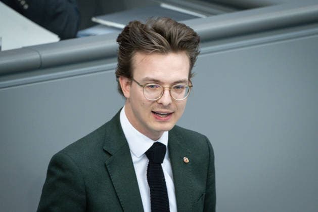 Deutscher Bundestag, 80. Plenarsitzung Leon Eckert (Gruene) im Portrait bei seiner Rede zum Tagesordnungspunkt Zusammenhalt durch Engagement - Ehrenamt bei der 80. Sitzung des Deutschen Bundestag in Berlin, 21.05.2026 Berlin Berlin Deutschland *** German Bundestag, 80th plenary session Leon Eckert Gruene in portrait during his speech on the agenda item Cohesion through commitment Volunteering at the 80th session of the German Bundestag in Berlin, 21 05 2026 Berlin Berlin Germany