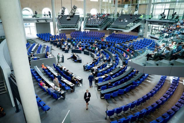Deutscher Bundestag, 80. Plenarsitzung Symbolbild Plenarsaal bei der 80. Sitzung des Deutschen Bundestag in Berlin Berlin Berlin Deutschland *** German Bundestag, 80th plenary session Symbolic image of the plenary chamber at the 80th session of the German Bundestag in Berlin Berlin Germany