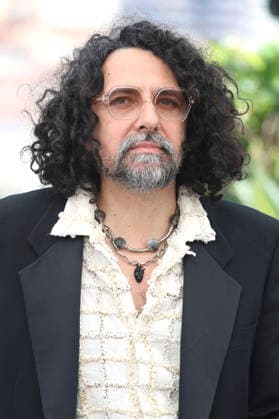 Bertrand Mandico beim Photocall zum Kinofilm Roma Elastica auf dem Festival de Cannes 2026 79. Internationale Filmfestspiele von Cannes am Palais des Festivals. Cannes, 21.05.2026 *** Bertrand Mandico at the photocall for the feature film Roma Elastica at the Festival de Cannes 2026 79 Cannes International Film Festival at the Palais des Festivals Cannes, 21 05 2026 Foto:xD.xBedrosianx xFuturexImagex roma_6510