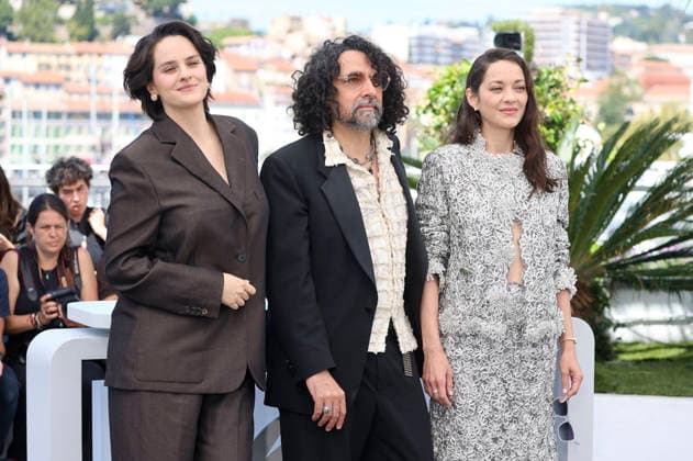 Noemie Merlant, Bertrand Mandico und Marion Cotillard beim Photocall zum Kinofilm Roma Elastica auf dem Festival de Cannes 2026 79. Internationale Filmfestspiele von Cannes am Palais des Festivals. Cannes, 21.05.2026 *** Noemie Merlant, Bertrand Mandico and Marion Cotillard at the photocall for the feature film Roma Elastica at the Festival de Cannes 2026 79 Cannes International Film Festival at the Palais des Festivals Cannes, 21 05 2026 Foto:xD.xBedrosianx xFuturexImagex roma_6511