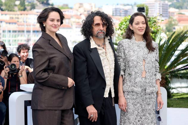 Noemie Merlant, Bertrand Mandico und Marion Cotillard beim Photocall zum Kinofilm Roma Elastica auf dem Festival de Cannes 2026 79. Internationale Filmfestspiele von Cannes am Palais des Festivals. Cannes, 21.05.2026 *** Noemie Merlant, Bertrand Mandico and Marion Cotillard at the photocall for the feature film Roma Elastica at the Festival de Cannes 2026 79 Cannes International Film Festival at the Palais des Festivals Cannes, 21 05 2026 Foto:xD.xBedrosianx xFuturexImagex roma_6512