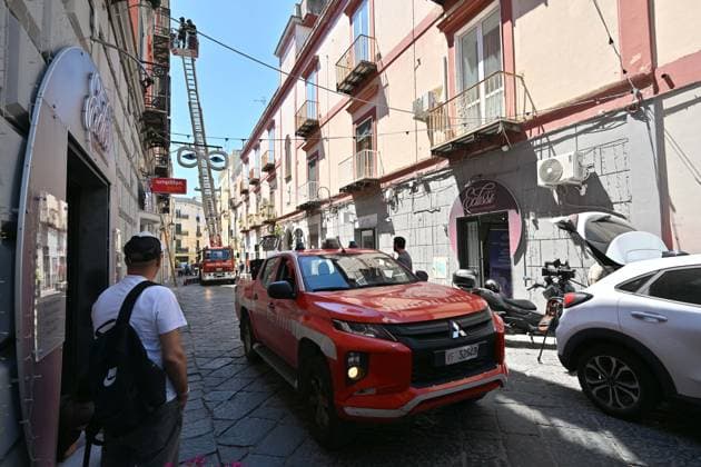 Foto IPP Felice De Martino Bacoli - Napoli - 21 05 2026 Scossa di terremoto nella zona dei Campi Flegrei nella foto i vigili del fuoco controllano i danni ad un edificio in via Ercole - Italy Photo Press - World Copyrigh - *** Photo IPP Felice De Martino Bacoli Naples 21 05 2026 Earthquake tremor in the Campi Flegrei area in the photo firefighters check damage to a building in Via Ercole Italy Photo Press World Copyrigh 