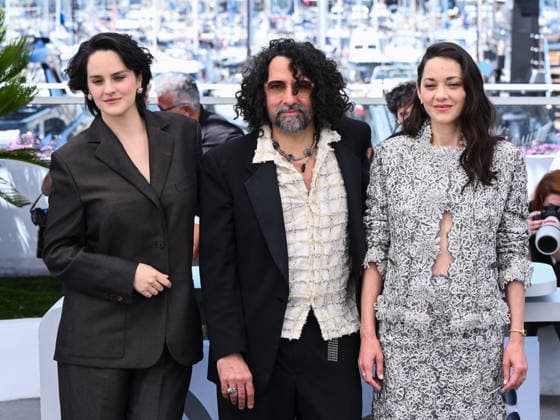 IPA84930196 - Cannes, 79th Cannes Film Festival 2025 - day 10.photocall of Roma Elastica In the photo: NoÃ mie Merlant Bertrand Mandico Marion Cottilard  Copyright: xAlbertoxTerenghix xPoolxPhotoxEventsx07x 84930196