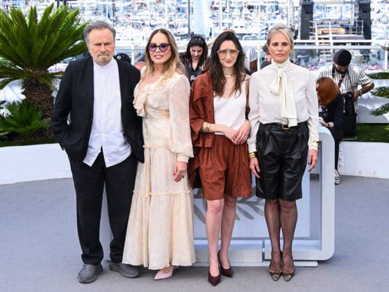 IPA84930340 - Cannes, 79th Cannes Film Festival 2025 - day 10.photocall of Roma Elastica In the photo: Franco Nero, Ornella Muti, Martina Scrinzi, Bertrand Mandico and Isabella Ferrari  Copyright: xAlbertoxTerenghix xPoolxPhotoxEventsx07x 84930340