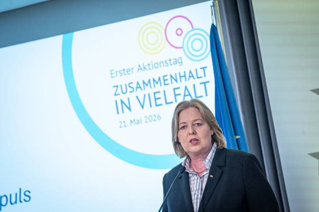 Bärbel Bas, Bundesministerin für Arbeit und Soziales, hält eine Rede;Veranstaltung der Initiative kulturelle Integration zum Aktionstag Zusammenhalt in Vielfalt, Berlin Berlin Deutschland Europäisches Haus *** Bärbel Bas, Federal Minister of Labor and Social Affairs, gives a speech Event organized by the Cultural Integration Initiative on the occasion of the Day of Action Cohesion in Diversity, Berlin Berlin Germany European House