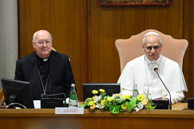 News Bilder des Tages ITALY - POPE LEO XIV MEETS WITH PARTICIPANTS IN THE MEETING WITH THE LEADERS OF ASSOCIATIONS OF THE FAITHFUL , ECCLESIAL MOVEMENTS AND NEW COMMUNITIES AT THE VATICAN- 2026 5 21 Italy, Rome, Vatican, 2026 5 21.Pope Leo XIV meets with participants in the meeting with the leaders of associations of the faithful, ecclesial movements, and new communities in the Vatican EDITORIAL USE ONLY - NO BOOKS Copyright: xVATICANxMEDIAx