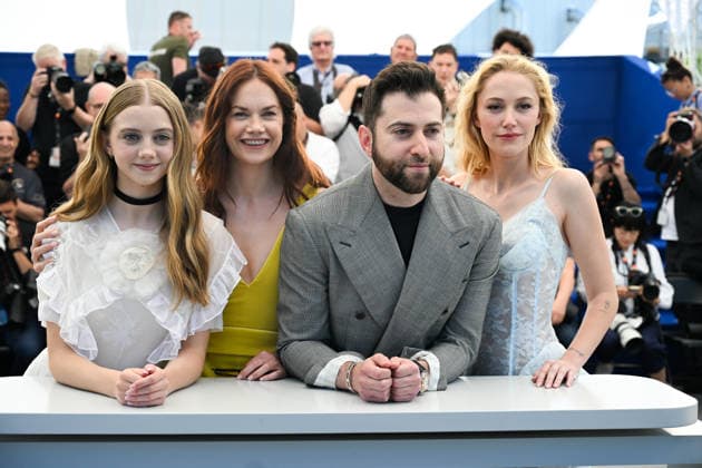 79ème Festival International du Film de Cannes Photocall with cast of Victorian Psycho 79th International Cannes Film Festival Photocall with cast of Victoria Psycho movie 456572 2026 05 21 France Wilson, Ruth Monroe, Maika Wigon, Zachary Templeton, Evie  Copyright: xSergexArnalx xStarfacex STAR_456572_002