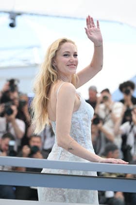 79ème Festival International du Film de Cannes Photocall with cast of Victorian Psycho 79th International Cannes Film Festival Photocall with cast of Victoria Psycho movie 456572 2026 05 21 France Monroe, Maika  Copyright: xSergexArnalx xStarfacex STAR_456572_006