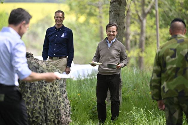 News Bilder des Tages Ulf Kristersson, Prime Minister of Sweden, looks at Mark Rutte, Secretary General of NATO, as they are served pea soup and Swedish pancakes for lunch during a visit to the Swedish Civil Defence and Resilience Agency in Revinge, Lund, in Sweden on May 21, 2026, as part of the NATO meeting in Helsingborg, Sweden, May 21-22 2026. REVINGE SWEDEN x50090x *** Ulf Kristersson, Prime Minister of Sweden, looks at Mark Rutte, Secretary General of NATO, as they are served pea soup and Swedish pancakes for lunch during a visit to the Swedish Civil Defence and Resilience Agency in Revinge, Lund, in Sweden on May 21, 2026, as part of the NATO meeting in Helsingborg, Sweden, May 21 22 2026 REVINGE SWEDEN x50090x  Copyright: xJohanxNilsson TTx NATO FOREIGN MINISTERS MEETING SWEDEN r41ukueOp5Q