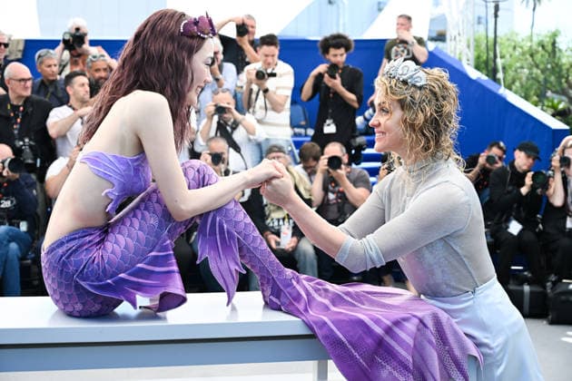 79ème Festival International du Film de Cannes Photocall with cast of Titanic Ocean movie 79th International Cannes Film Festival Photocall with cast of Titanic Ocean movie 456574 2026 05 21 France Sasaki, Arisa Kotzamani, Konstantina  Copyright: xSergexArnalx xStarfacex STAR_456574_004