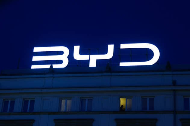 Economy And Chinese Brands In Warsaw BYD logo is seen on the building in Warsaw, Poland on May 19, 2026. Warsaw Poland  Copyright: xJakubxPorzyckix originalFilename: porzycki-economya260519_npnrq.jpg