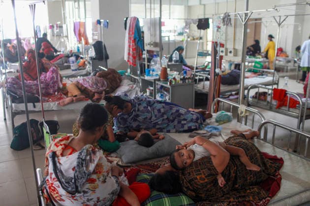 May 21, 2026, Dhaka, Dhaka, Bangladesh: Children suffering from measles receive treatment at a hospital in Dhaka, Bangladesh, on May 21, 2026, as the country faces a growing outbreak. Dhaka Bangladesh - ZUMAj163 20260521_zip_j163_012 Copyright: xAbuxSufianxJewelx