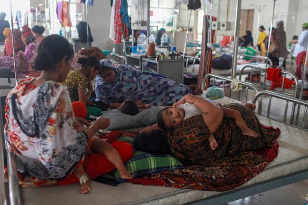 May 21, 2026, Dhaka, Dhaka, Bangladesh: Children suffering from measles receive treatment at a hospital in Dhaka, Bangladesh, on May 21, 2026, as the country faces a growing outbreak. Dhaka Bangladesh - ZUMAj163 20260521_zip_j163_011 Copyright: xAbuxSufianxJewelx