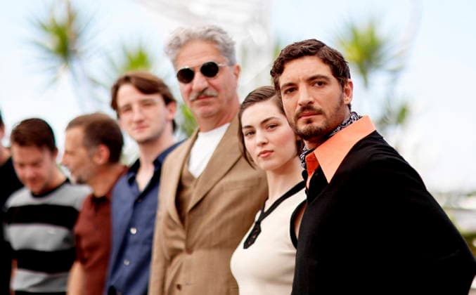 Simon Abkarian, Anamaria Vartolomei and Niels Schneider at the photocall of the film La Bataille De Gaulle LÂge De Fer De Gaulle Tilting Iron at the 79th International Film Festival in Cannes, France on May 21, 2026 Jacovides Moreau Bestimage La Bataille De Gaulle LÂge De Fer De Gaulle Tilting Iron photocall at the 79th annual Cannes Film Festival at Palais des Festivals on May 21, 2026 in Cannes, France Cannes France  Copyright: xJACOVIDES-MOREAUx xBESTIMAGExJACOVIDES-MOREAUx xBESTIMAGEx