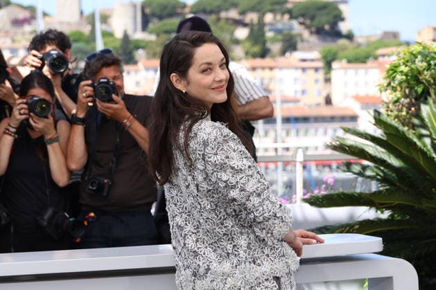 79ème Festival International du Film de Cannes Photocall with cast of the film Roma elastica 79th Cannes Film Festival Photocall with cast of the film Roma elastica Marion Cotillard 456588 2026 05 21 Cannes France  Copyright: xIsabellexVautierx xStarfacex STAR_456588_027