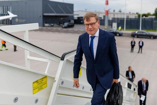 Johann Wadephul (CDU), Bundesaussenminister, reist zum NATO-Aussenministertreffen nach Helsingborg. Hier beim Einstig in einen Airbus A319 auf dem Flughafen BER. Berlin, 21.05.2026. Fotografiert im Auftrag des Auswaertigen Amtes Berlin Deutschland *** Johann Wadephul CDU , Federal Foreign Minister, travels to the NATO Foreign Ministers Meeting in Helsingborg Here boarding an Airbus A319 at BER Berlin Airport, 21 05 2026 Photographed on behalf of the Federal Foreign Office Berlin Germany Copyright: xThomasxImo AAx