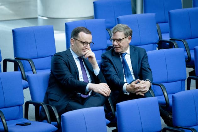 Bundestag, Jens Spahn, Johann Wadephul, Bundesaußenminister Reichstagsgebäude, Bundestag, Sitzungswoche, Jens Spahn, Johann Wadephul, Bundesaußenminister Berlin Berlin GER *** Bundestag, Jens Spahn, Johann Wadephul, Federal Foreign Minister Reichstag building, Bundestag, session week, Jens Spahn, Johann Wadephul, Federal Foreign Minister Berlin Berlin GER