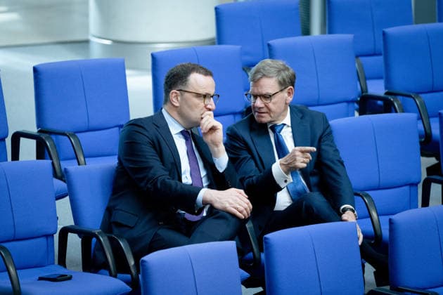 Bundestag, Jens Spahn, Johann Wadephul, Bundesaußenminister Reichstagsgebäude, Bundestag, Sitzungswoche, Jens Spahn, Johann Wadephul, Bundesaußenminister Berlin Berlin GER *** Bundestag, Jens Spahn, Johann Wadephul, Federal Foreign Minister Reichstag building, Bundestag, session week, Jens Spahn, Johann Wadephul, Federal Foreign Minister Berlin Berlin GER