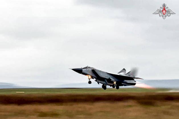 MAY 21, 2026: A Mikoyan MiG-31I interceptor aircraft equipped with a Kinzhal air-launched ballistic missile takes part in a nuclear exercise held by the Russian and Belarusian Armed Forces. Video grab. Best quality available  - ZUMAt113 20260521_zaa_t113_170 Copyright: xRussianxDefencexMinistryx
