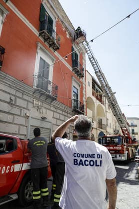 News - Bacoli, earthquake 4.4 Bacoli: following this morning s earthquake at 5.50am, there are no major issues in the town; only in Via Ercole has a cornice fallen from a building. Napoli Bacoli Italy Copyright: xAntonioxBalascox xLiveMediax LPN_2462560