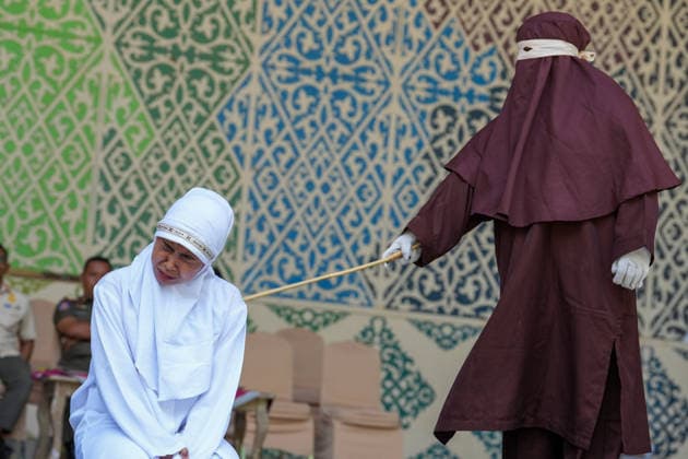 May 21, 2026, Banda Aceh, Aceh, Indonesia: A Sharia violator for adultery grimaced in pain as he was flogged 100 times in Banda Aceh, Aceh Province, Indonesia, on Thursday. The caning was imposed after he was found guilty of violating Aceh s Sharia law. Banda Aceh Indonesia  - ZUMAi115 20260521_zip_i115_018 Copyright: xMuhammadxIqbalx