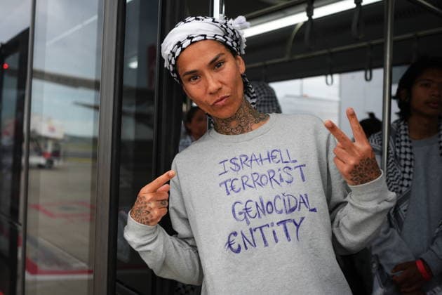 News Bilder des Tages Detained Global Sumud aid flotilla activists arrive in Istanbul ISTANBUL, TURKIYE - MAY 21: Members of Global Sumud Flotilla, who were detained by Israel in international waters, arrive at Istanbul Airport with three Turkish Airlines (THY) planes in Istanbul, Turkiye on May 21, 2026. Three planes carrying activists from the Global Sumud humanitarian aid flotilla, detained earlier this week by Israel in international waters, arrived in Istanbul on Thursday. Three Turkish Airlines planes transporting the activists who were detained aboard the flotilla, which came under attack by the Israeli army in international waters while attempting to break the blockade on Gaza and deliver vital humanitarian aid, landed at Istanbul Airport. The activists  Copyright: x2026xAnadoluxHakanxAkgunx