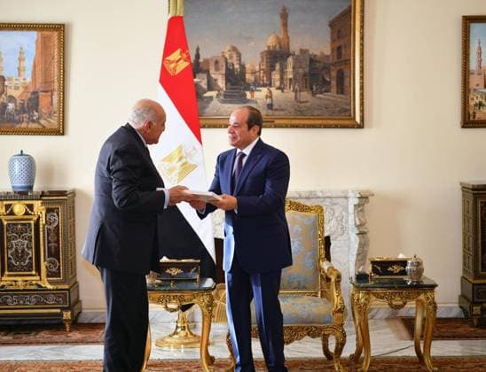 News Bilder des Tages Egyptian President Abdel Fattah al-Sisi received Algerian Foreign Minister Ahmed Attaf in Cairo Egyptian President Abdel Fattah al-Sisi received Algerian Foreign Minister Ahmed Attaf in Cairo, Egypt, on May 21, 2026, in the presence of several senior officials from both sides, to discuss ways to strengthen bilateral relations and joint cooperation between Egypt and Algeria. Photo by Egyptian President Office apaimages Cairo Cairo Egypt 210526_Egypt_EPO_00(2) Copyright: xapaimagesxEgyptianxPresidentxOfficex xapaimagesx