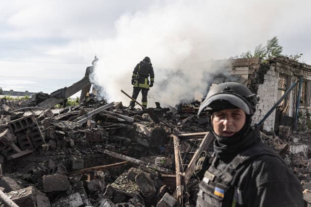 Aftermath of Russian airstrike in Ukraine KRAMATORSK, UKRAINE - MAY 21: Firefighters extinguish a fire following a Russian airstrike on the city of Kramatorsk, Ukraine, 21 May 2026 Diego Herrera Carcedo Anadolu Kramatorsk Ukraine. Editorial use only. Please get in touch for any other usage.  Copyright: x2026xAnadoluxDiegoxHerreraxCarcedox