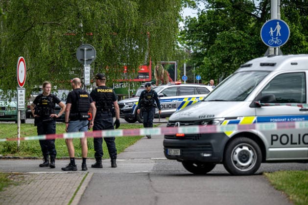 The police evacuated the Secondary Technical School of Chemistry in Pardubice following a conflict between two individuals outside it, in which one person was injured and sent to hospital, and they detained the attacker in Pardubice, Czech Republic, May 21, 2026. (CTKxPhoto DavidxTanecek) CTKPhotoP2026052105686  CTKPhotoP2026052105686