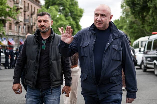 ARMENIA, YEREVAN - MAY 21, 2026: Andranik Tevanyan (R), a candidate to the National Assembly of Armenia from the Prosperous Armenia Party Yerevan Armenia  - ZUMAt113 20260521_zaa_t113_272 Copyright: xAlexanderxPatrinx