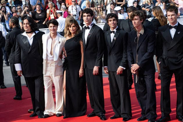 Cannes La Bola Negra Screening NG Lola Duenas, Miguel Bernardeau, Guitarricadelafuente, Javier Ambrossi, Javier Calvo, Penelope Cruz, Milo Quifes and Carlos Gonzalez attending the ‘La Bola Negra’ Screening and Red Carpet at Palais Des Festivals in Cannes, France on May 21 2026 as part of the 79th Cannes Film Festival. Photo by Nicolas Genin ABACAPRESS.COM Cannes France  Copyright: xGeninxNicolas ABACAx