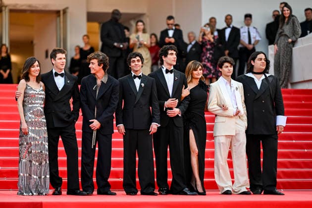 79ème Festival International du Film de Cannes Montée des marches du film Bola Negra 79th International Cannes Film Festival Red Carpet for Bola Negra movie 456605 2026 05 21 France Ambrossi, Javier Calvo, Javier Cruz, Penelope Gonzales, Carlos Bernardeau, Miguel Duenas, Lola Quifes, Milo  Copyright: xEstellexCarlierx xStarfacex STAR_456605_041