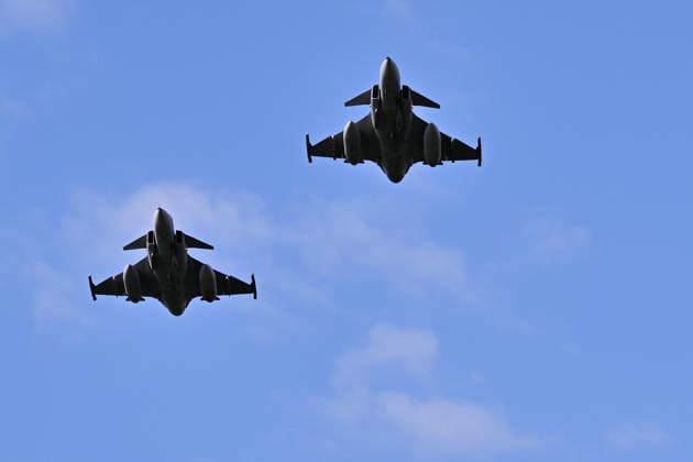Two Swedish Air Force aircrafts Saab JAS 39 Gripen fly over Sofiero Castle in Helsingborg, Sweden, on Thursday May 21 2026, during the NATO Foreign Ministers meeting. HELSINGBORG SWEDEN x50090x *** Two Swedish Air Force aircrafts Saab JAS 39 Gripen fly over Sofiero Castle in Helsingborg, Sweden, on Thursday May 21 2026, during the NATO Foreign Ministers meeting HELSINGBORG SWEDEN x50090x  Copyright: xJohanxNilsson TTx NATO FOREIGN MINISTERS MEETING SWEDEN m-LfJZwYzgk