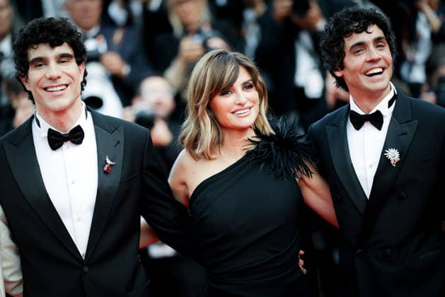 79ème Festival International du Film de Cannes Montée des marches du film Bola Negra 79th International Cannes Film Festival red carpet La Bola negra with Javier Calvó, Penelope Cruz, Javier Ambrossi 456607 2026 05 21 France  Copyright: xLionelxGuericolas MPPx STAR_456607_074