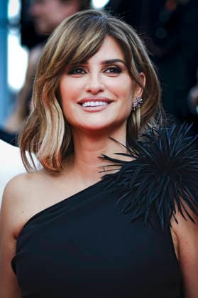 Penelope Cruz bei der Premiere des Kinofilms La bola negra The Black Ball auf dem Festival de Cannes 2026 79. Internationale Filmfestspiele von Cannes im Palais des Festivals. Cannes, 21.05.2026 *** Penelope Cruz at the premiere of the feature film La bola negra The Black Ball at the Festival de Cannes 2026 79 Cannes International Film Festival at the Palais des Festivals Cannes, 21 05 2026 Foto:xJ.xEdwardsx xFuturexImagex bola_6547