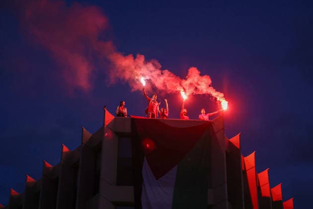 Demonstration in support of Global Sumud Flotilla in Athens ATHENS, GREECE - MAY 21: People light hand torches hang a giant Palestinian flag on a building during a protest against Israel s attack on the Global Sumud Flotilla outside the Israeli embassy in Athens, Greece, on May 21, 2026. Costas Baltas Anadolu Athens Greece. Editorial use only. Please get in touch for any other usage.  Copyright: x2026xAnadoluxCostasxBaltasx
