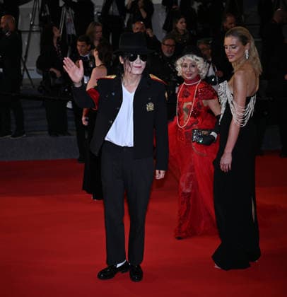 79th Cannes Film Festival: Coward screening CANNES, FRANCE - MAY 21: A guest dressed as Michael Jackson arrives for the screening of the film Coward at the 79th edition of the Cannes Film Festival in Cannes, France on May 21, 2026. Mustafa Yalcin Anadolu Cannes France. Editorial use only. Please get in touch for any other usage.  Copyright: x2026xAnadoluxMustafaxYalcinx