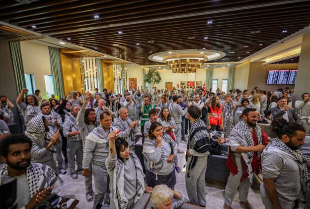 May 21, 2026, Istanbul, Istanbul, ToÂ¼rkiye: Released participants of the Freedom Flotilla arrive at Istanbul Airport after being detained by Israeli forces while attempting to break the siege on Gaza and deliver humanitarian aid. Activists, supporters, and members of the public gathered at the airport to welcome them back with flowers, applause, Palestinian flags, and chants of solidarity, celebrating their safe return and their mission of humanitarian resistance against the blockade on Gaza, in Istanbul, ToÂ¼rkiye, on May 21, 2026. Istanbul Türkiye - ZUMAa268 20260521_zip_a268_010 Copyright: xAbdelrahmanxAlkahloutx