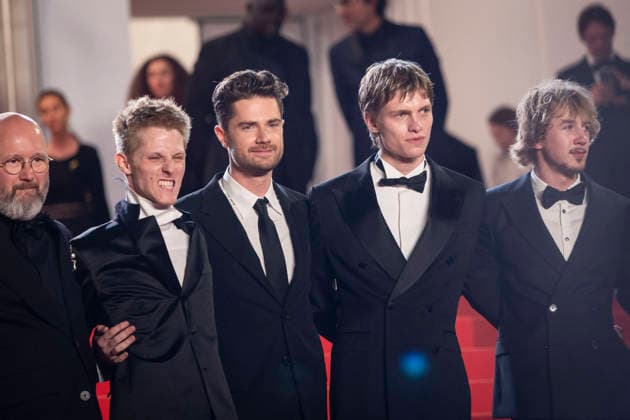Angelo Tijssens, Valentin Campagne, Lukas Dhont, Emmanuel Macchia, Jef Jacobs, Willem De Schryver Montée des marches du film Coward lors du 79ème Festival International du Film de Cannes, le 21 mai 2026 Olivier Borde Bestimage Red carpet for Coward at the 79th Cannes International Film Festival on May 21, 2026 Cannes France  Copyright: xCamillaxCanalinix xBestimagexCamillaxCanalinix xBestimagex