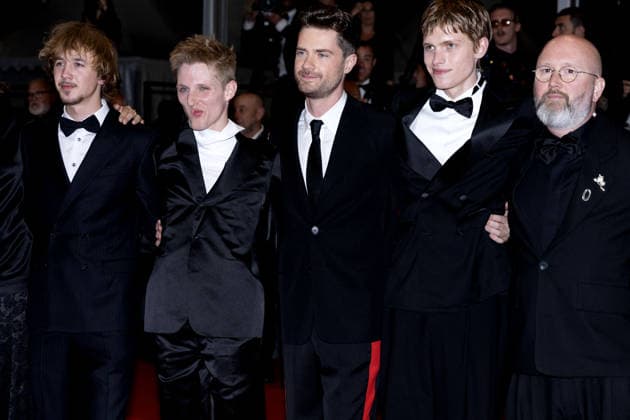 Jef Jacobs, Valentin Campagne, Lukas Dhont, Emmanuel Macchia, Angelo Tijssens Montée des marches du film Coward lors du 79ème Festival International du Film de Cannes, le 21 mai 2026 Olivier Borde Bestimage Red carpet for Coward at the 79th Cannes International Film Festival on May 21, 2026 Cannes France  Copyright: xOLIVIERxBORDEx xBESTIMAGExOLIVIERxBORDEx xBESTIMAGEx