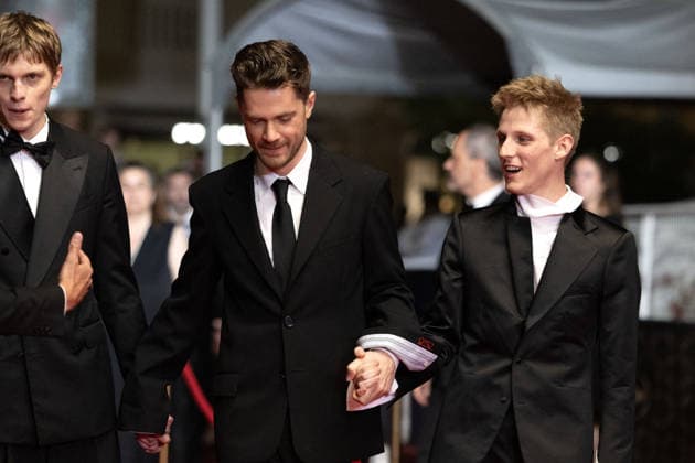 Emmanuel Macchia, Lukas Dhont,Valentin Campagne e Montée des marches du film Coward lors du 79ème Festival International du Film de Cannes, le 21 mai 2026 Olivier Borde Bestimage Red carpet for Coward at the 79th Cannes International Film Festival on May 21, 2026 Cannes France  Copyright: xOLIVIERxBORDEx xBESTIMAGExOLIVIERxBORDEx xBESTIMAGEx
