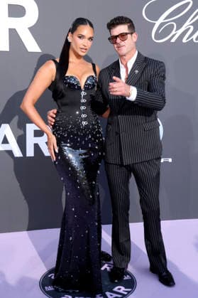 April Love Geary mit Ehemann Robin Thicke bei der 32. amfAR Gala Cannes im Rahmen des Festival de Cannes 2026 79. Internationale Filmfestspiele von Cannes im HÃ tel du Cap-Eden-Roc. Antibes, 21.05.2026