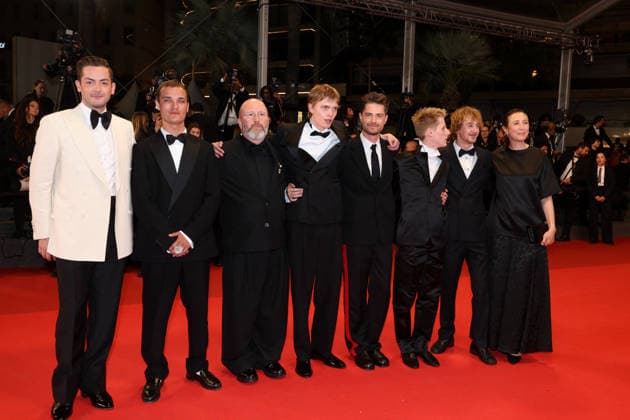 Michiel Dhont, Jef Jacobs, Juliette Schrameck, Emmanuel Macchia, Valentin Campagne, Lukas Dhont, Willem De Schryver, Angelo Tijssens Montée des marches du film Coward lors du 79ème Festival International du Film de Cannes, le 21 mai 2026 Jacovides Moreau Bestimage Red carpet for Coward at the 79th Cannes International Film Festival on May 21, 2026 Cannes France  Copyright: xJACOVIDES-MOREAUx xBESTIMAGExJACOVIDES-MOREAUx xBESTIMAGEx