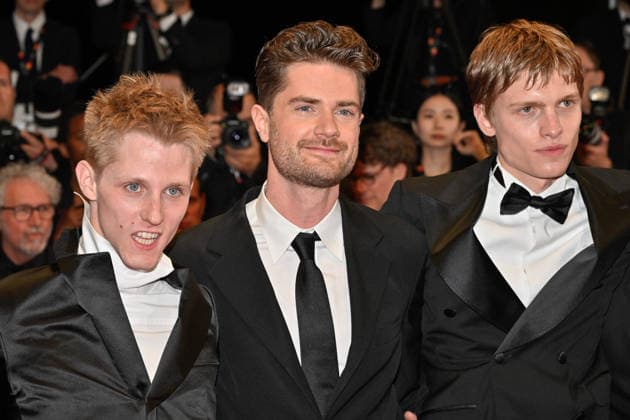 Cannes Screening Coward JR Lukas Dhont, Valentin Campagne, Emmanuel Macchia attending the screening of the movie Coward during the 79th Cannes Film Festival in Cannes, France on May 21, 2026. Photo by Julien Reynaud APS-Medias ABACAPRESS.COM Cannes France  Copyright: xReynaudxJulien APS-Medias ABACAx