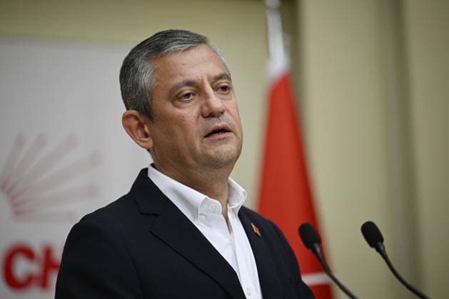 Ozgur Ozel holds press conference at CHP headquarters ANKARA, TURKIYE - MAY 21: Suspended Republican People s Party (CHP) Chairman Ozgur Ozel holds a press conference at the CHP headquarters after being temporarily removed from his position by court order in Ankara, Turkiye, on May 21, 2026. Fatih Kurt Anadolu Ankara Turkey. Editorial use only. Please get in touch for any other usage.  Copyright: x2026xAnadoluxFatihxKurtx
