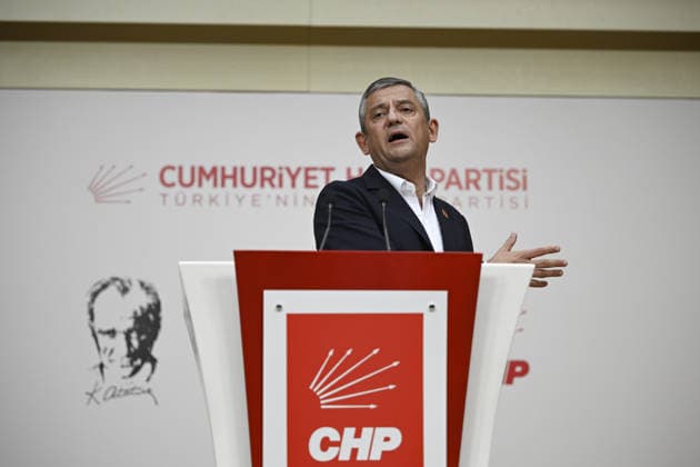Ozgur Ozel holds press conference at CHP headquarters ANKARA, TURKIYE - MAY 21: Suspended Republican People s Party (CHP) Chairman Ozgur Ozel holds a press conference at the CHP headquarters after being temporarily removed from his position by court order in Ankara, Turkiye, on May 21, 2026. Fatih Kurt Anadolu Ankara Turkey. Editorial use only. Please get in touch for any other usage.  Copyright: x2026xAnadoluxFatihxKurtx